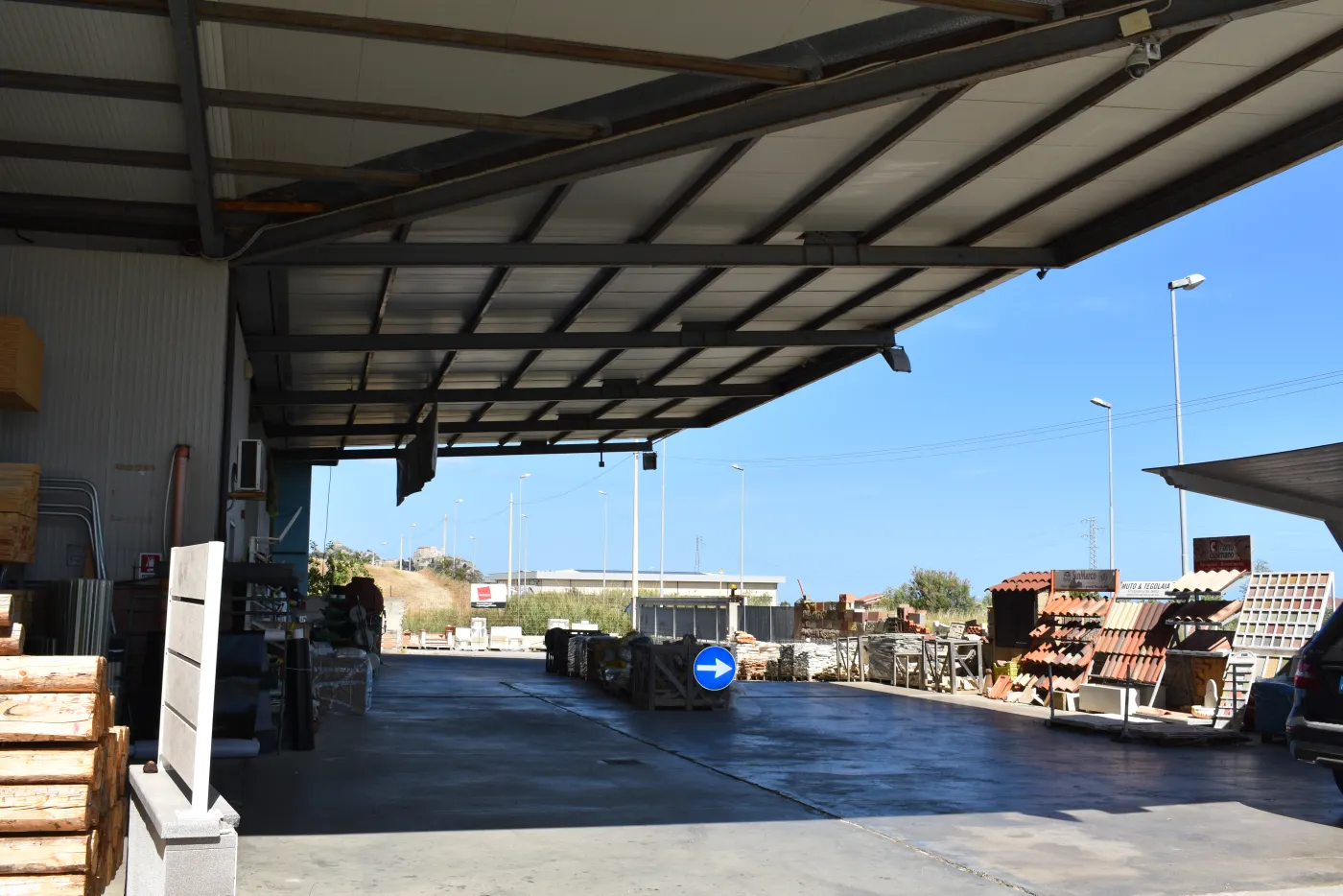 Percorso interno e area materiali della sede